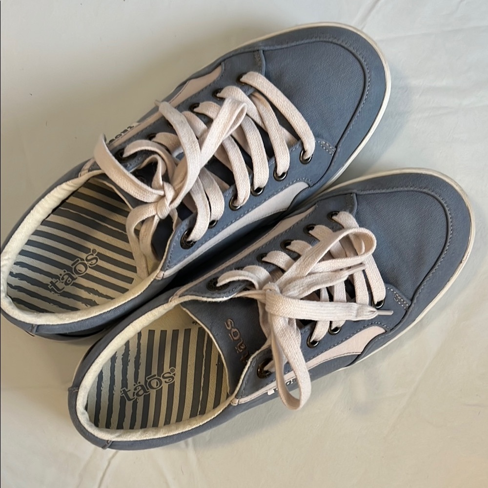 Taos Footwear Blue and Cream Casual Sneakers